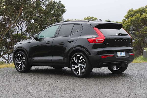 2022 Volvo XC40 T5 R-Design