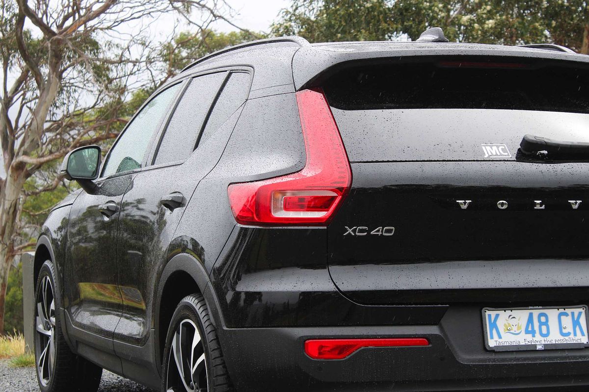 2022 Volvo XC40 T5 R-Design
