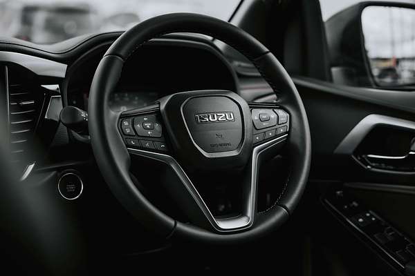 2025 Isuzu MU-X X-TERRAIN