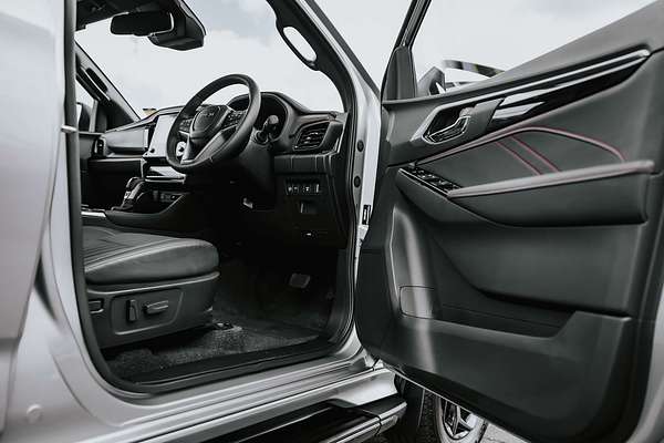 2025 Isuzu MU-X X-TERRAIN