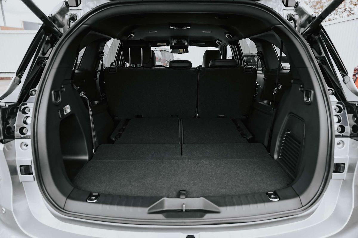 2025 Isuzu MU-X X-TERRAIN