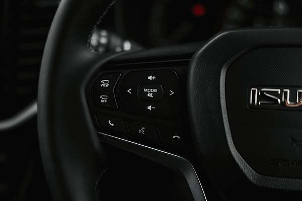 2025 Isuzu MU-X X-TERRAIN