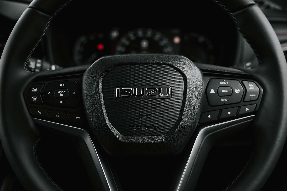 2025 Isuzu MU-X X-TERRAIN