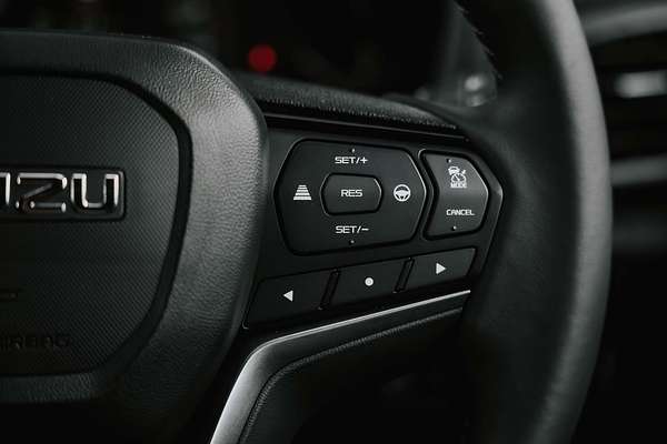 2025 Isuzu MU-X X-TERRAIN