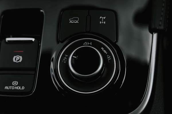 2025 Isuzu MU-X X-TERRAIN