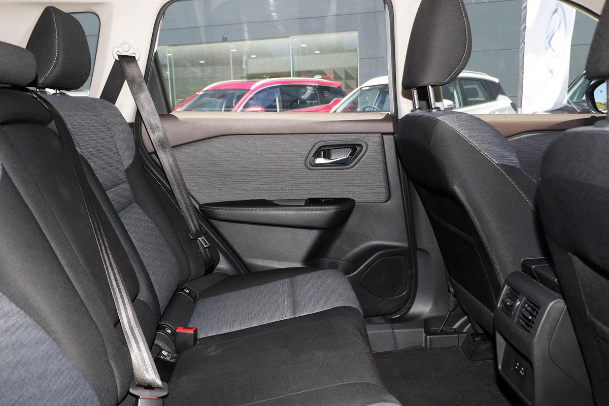 2024 Nissan X-TRAIL ST T33