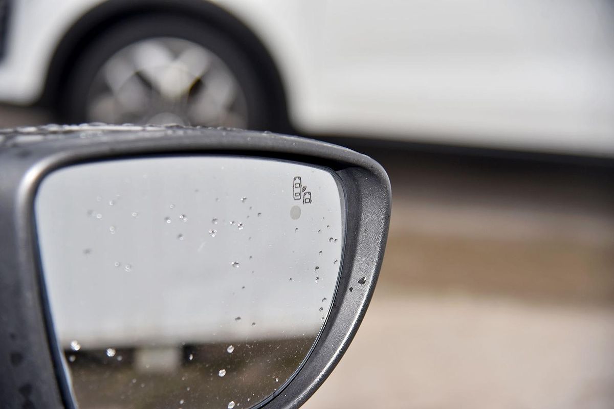 2020 Nissan LEAF ZE1