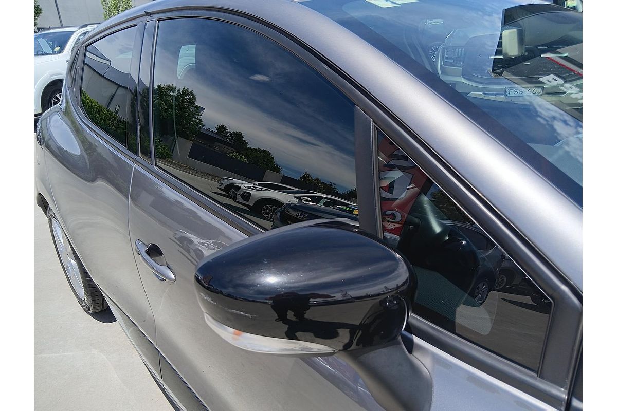 2015 Renault Clio Expression IV B98