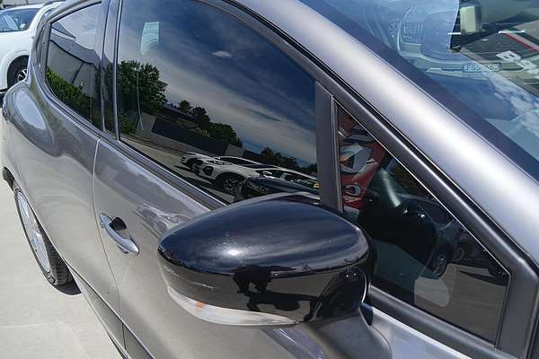 2015 Renault Clio Expression IV B98