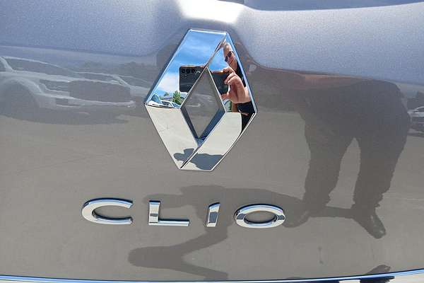 2015 Renault Clio Expression IV B98