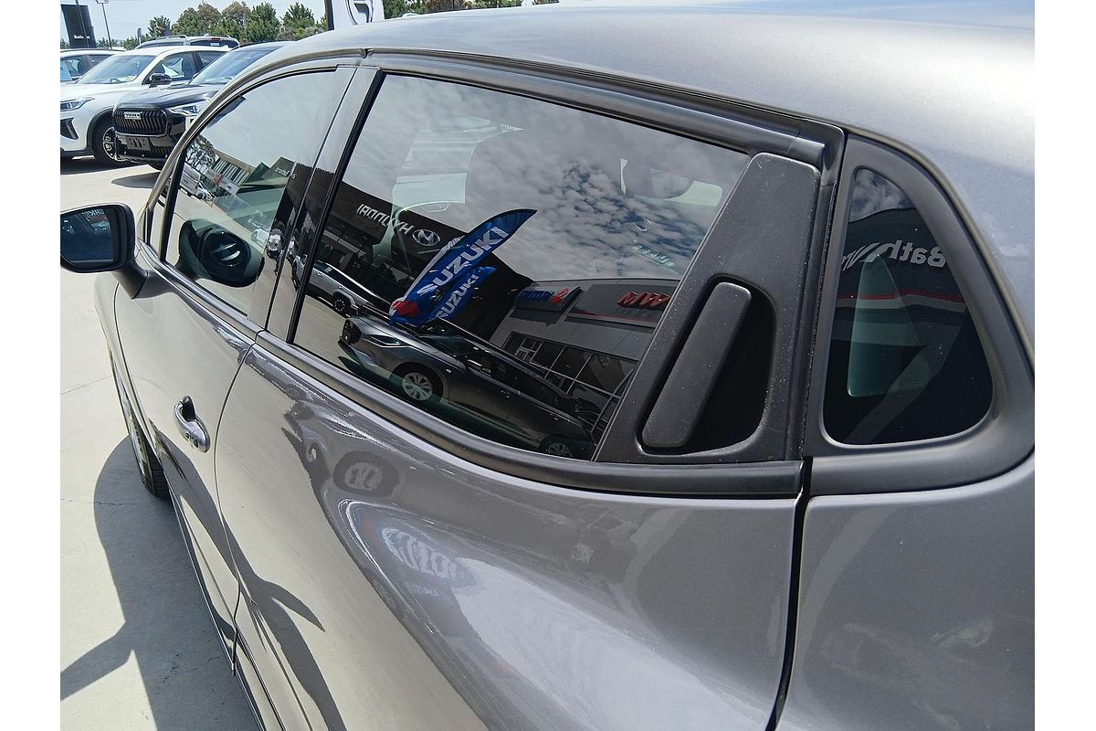 2015 Renault Clio Expression IV B98