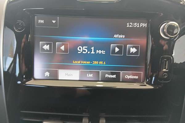 2015 Renault Clio Expression IV B98