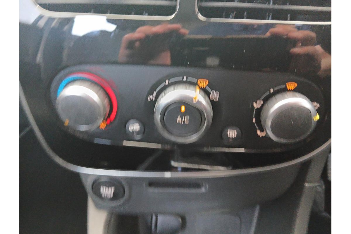 2015 Renault Clio Expression IV B98