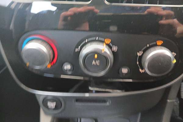 2015 Renault Clio Expression IV B98