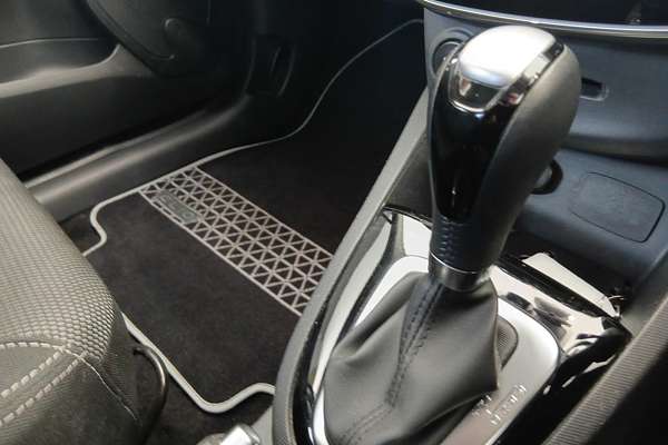 2015 Renault Clio Expression IV B98