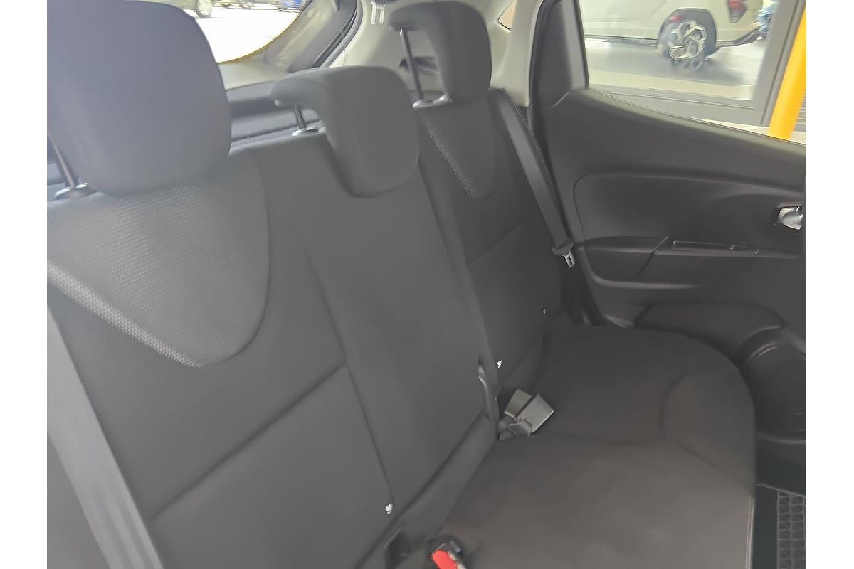 2015 Renault Clio Expression IV B98