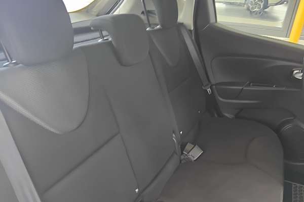 2015 Renault Clio Expression IV B98