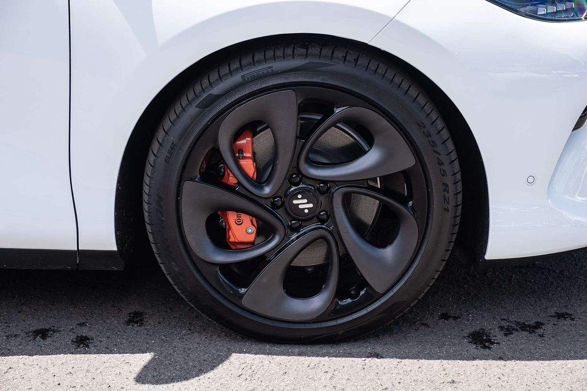 2025 MG IM6 Performance S12L