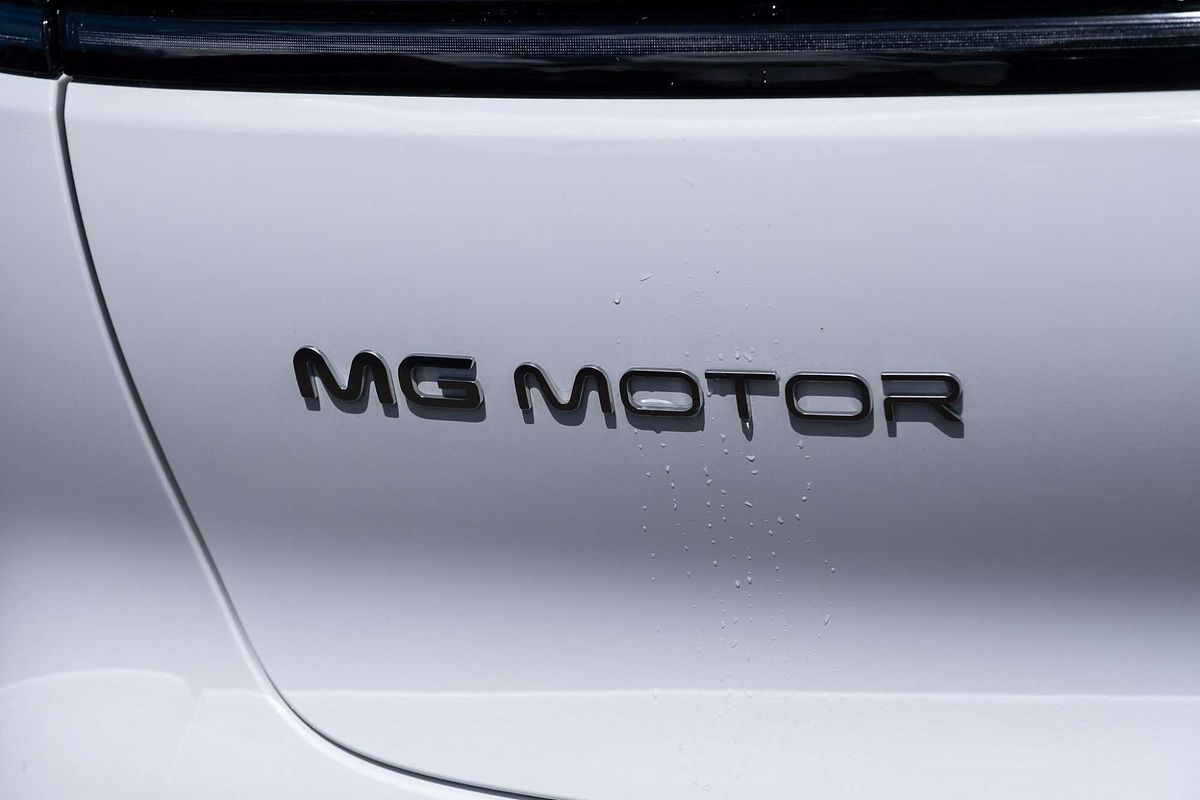 2025 MG IM6 Performance S12L