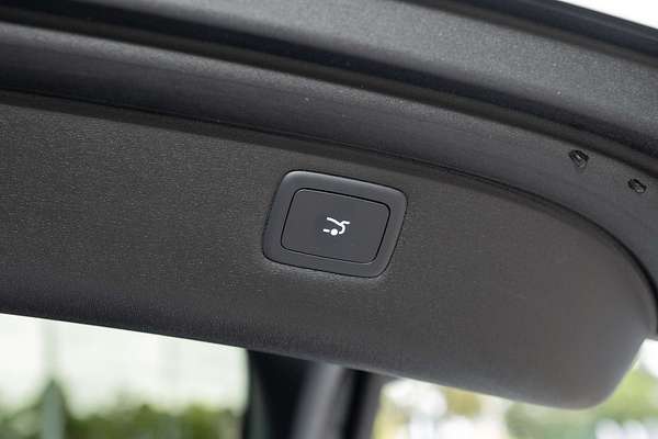 2025 MG IM6 Performance S12L