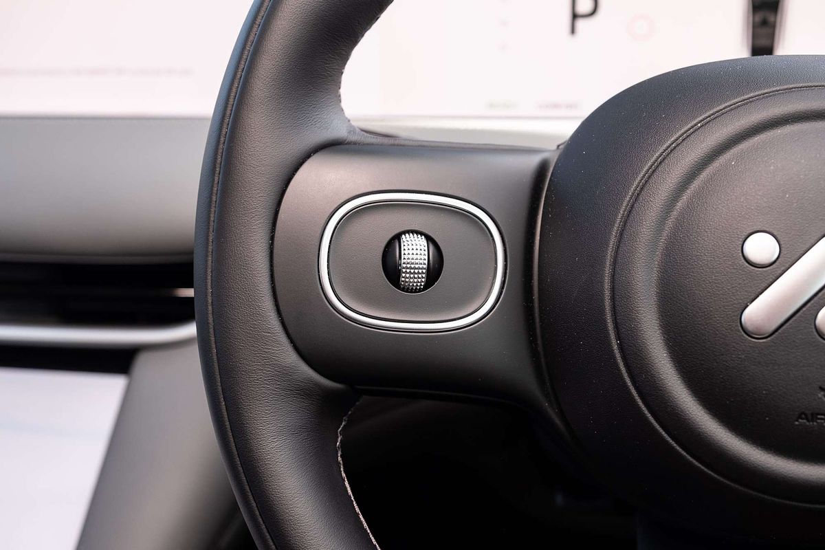 2025 MG IM6 Performance S12L