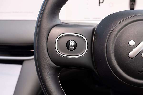 2025 MG IM6 Performance S12L