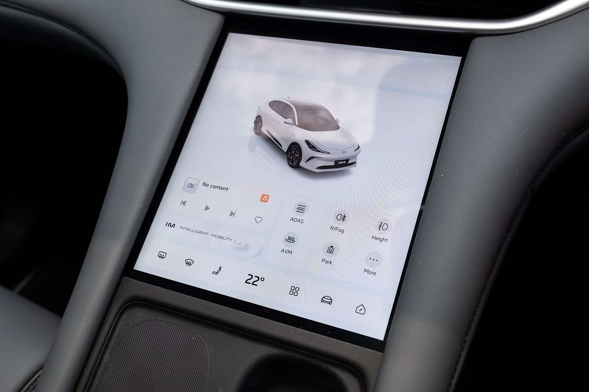 2025 MG IM6 Performance S12L