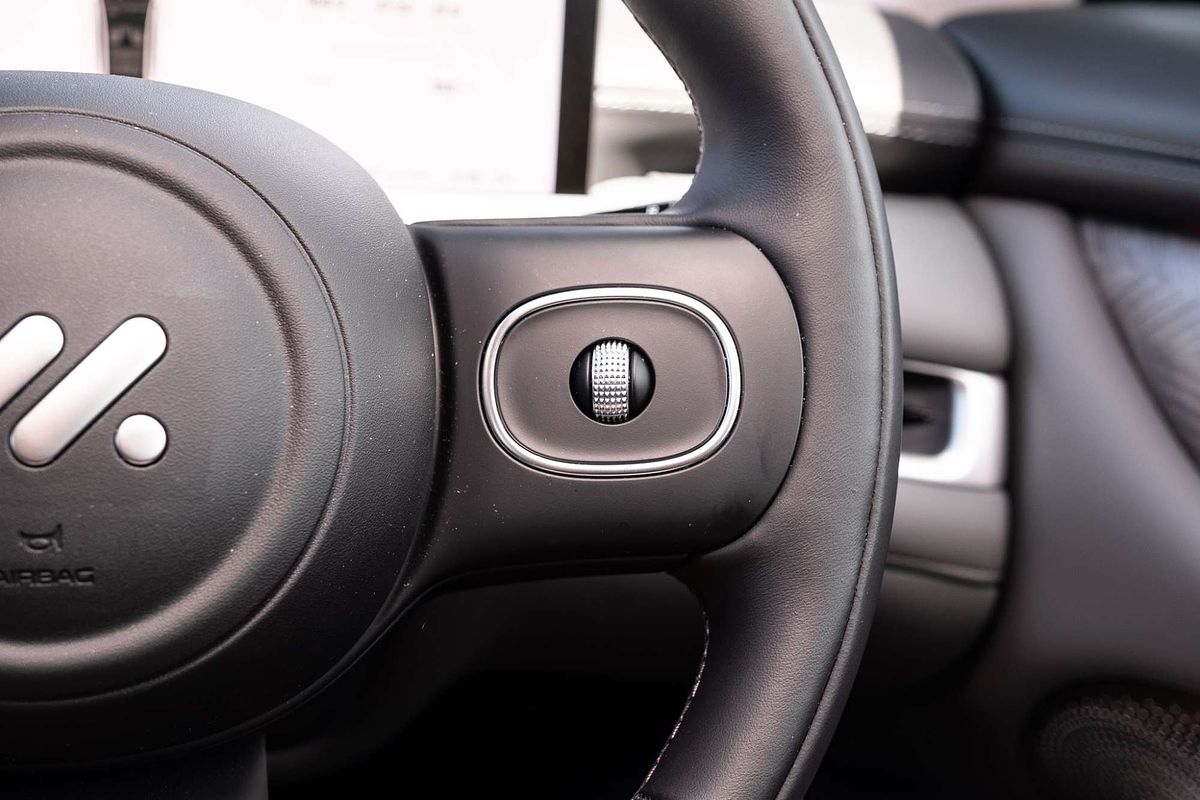 2025 MG IM6 Performance S12L