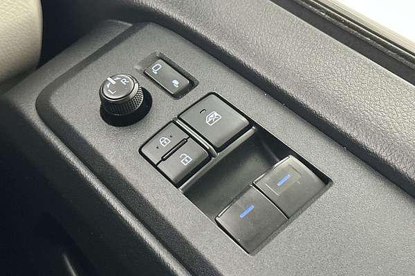 2021 Toyota Hiace Commuter GDH322R ELWB High Roof