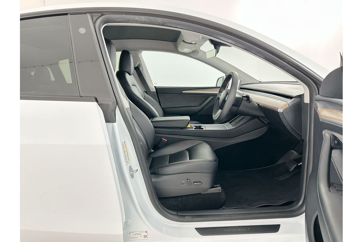 2022 Tesla Model Y Rear-Wheel Drive