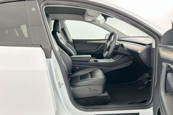 2022 Tesla Model Y Rear-Wheel Drive