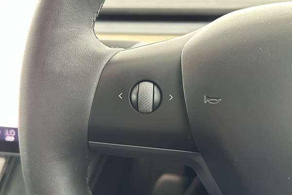 2022 Tesla Model Y Rear-Wheel Drive