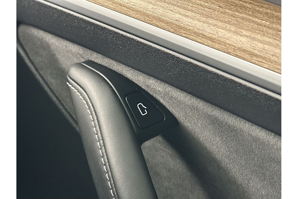 2022 Tesla Model Y Rear-Wheel Drive