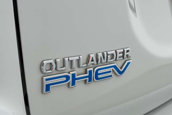2020 Mitsubishi Outlander PHEV ES ZL
