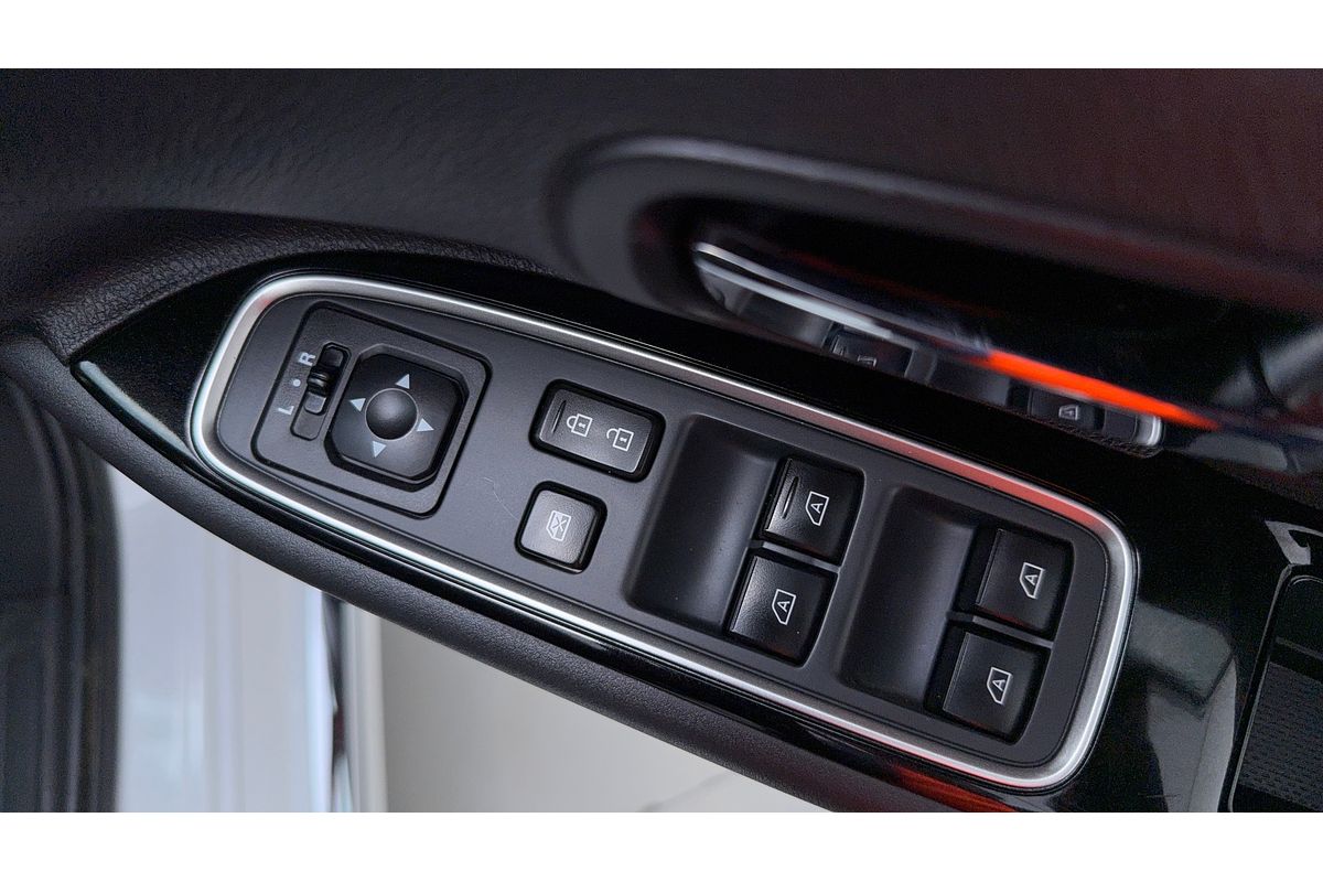 2020 Mitsubishi Outlander PHEV ES ZL