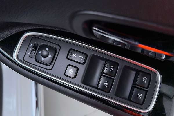 2020 Mitsubishi Outlander PHEV ES ZL