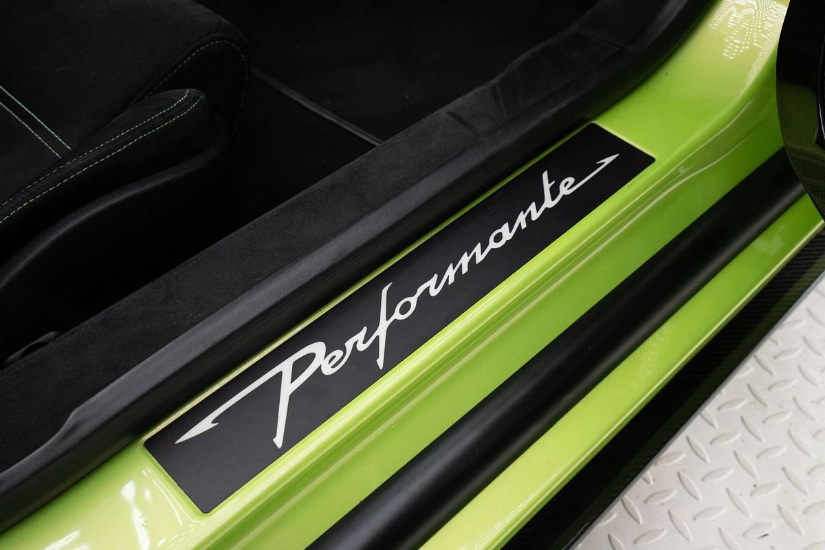 2012 Lamborghini Gallardo LP570-4 Performante L140