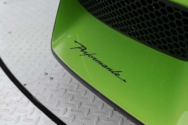 2012 Lamborghini Gallardo LP570-4 Performante L140