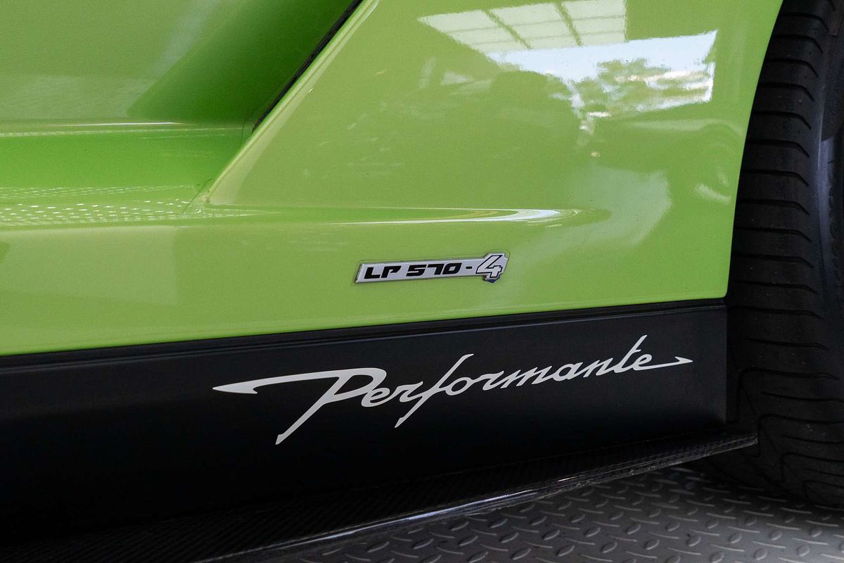 2012 Lamborghini Gallardo LP570-4 Performante L140