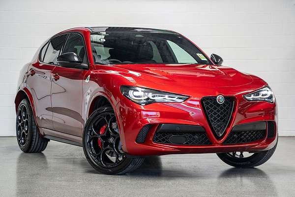 2025 Alfa Romeo Stelvio Quadrifoglio Series 5