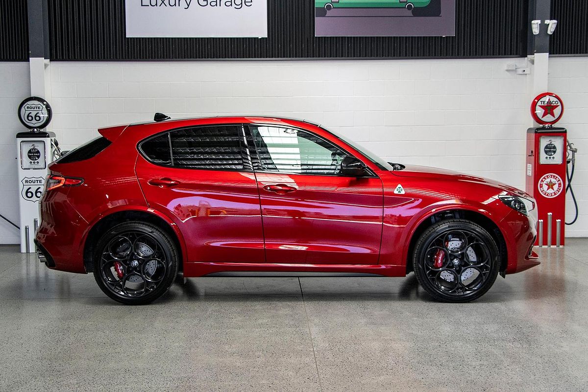 2025 Alfa Romeo Stelvio Quadrifoglio Series 5