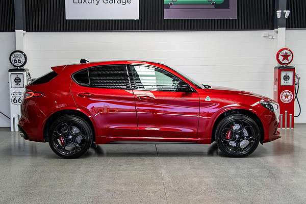 2025 Alfa Romeo Stelvio Quadrifoglio Series 5