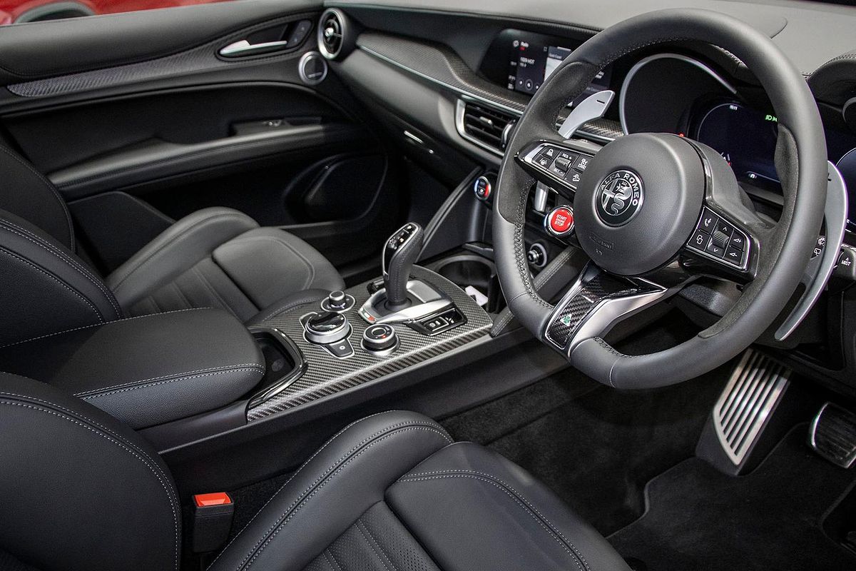 2025 Alfa Romeo Stelvio Quadrifoglio Series 5