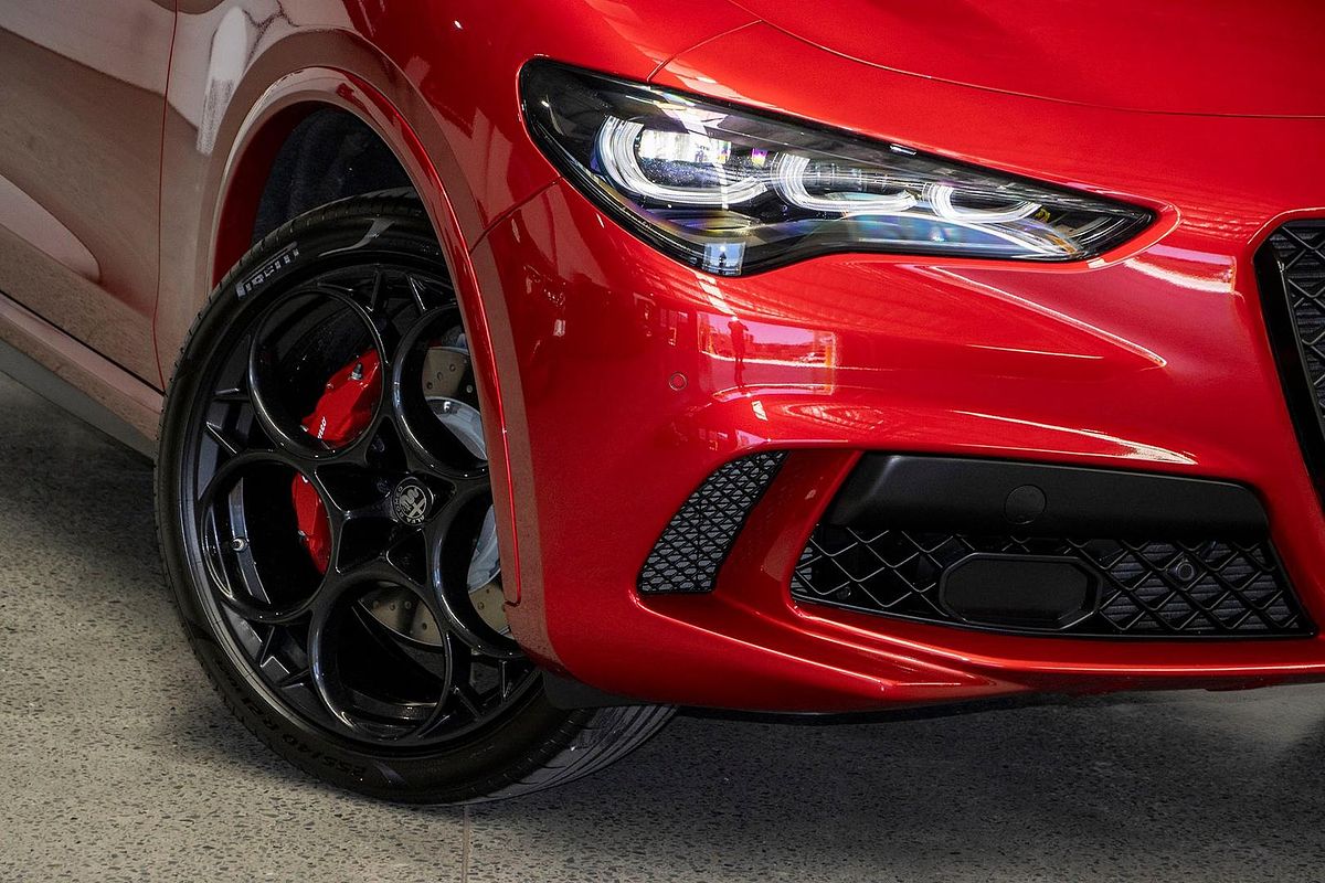 2025 Alfa Romeo Stelvio Quadrifoglio Series 5