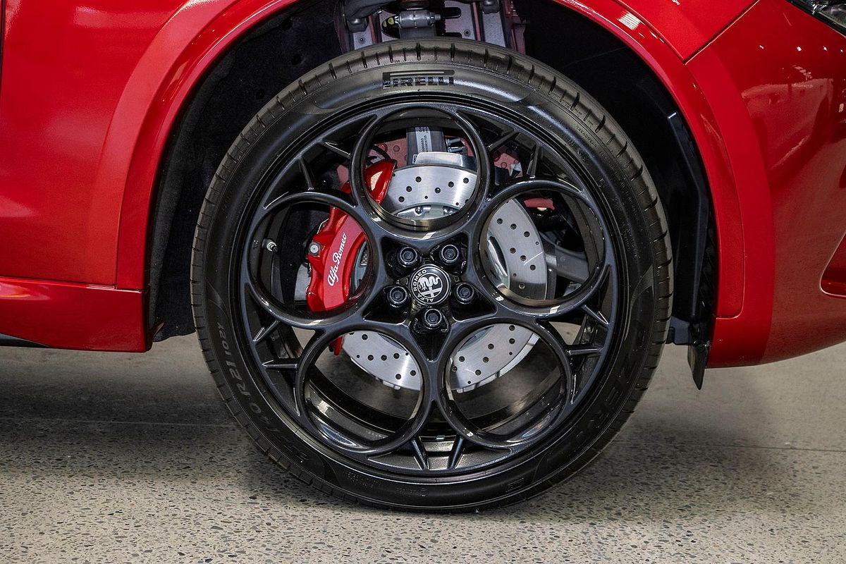 2025 Alfa Romeo Stelvio Quadrifoglio Series 5