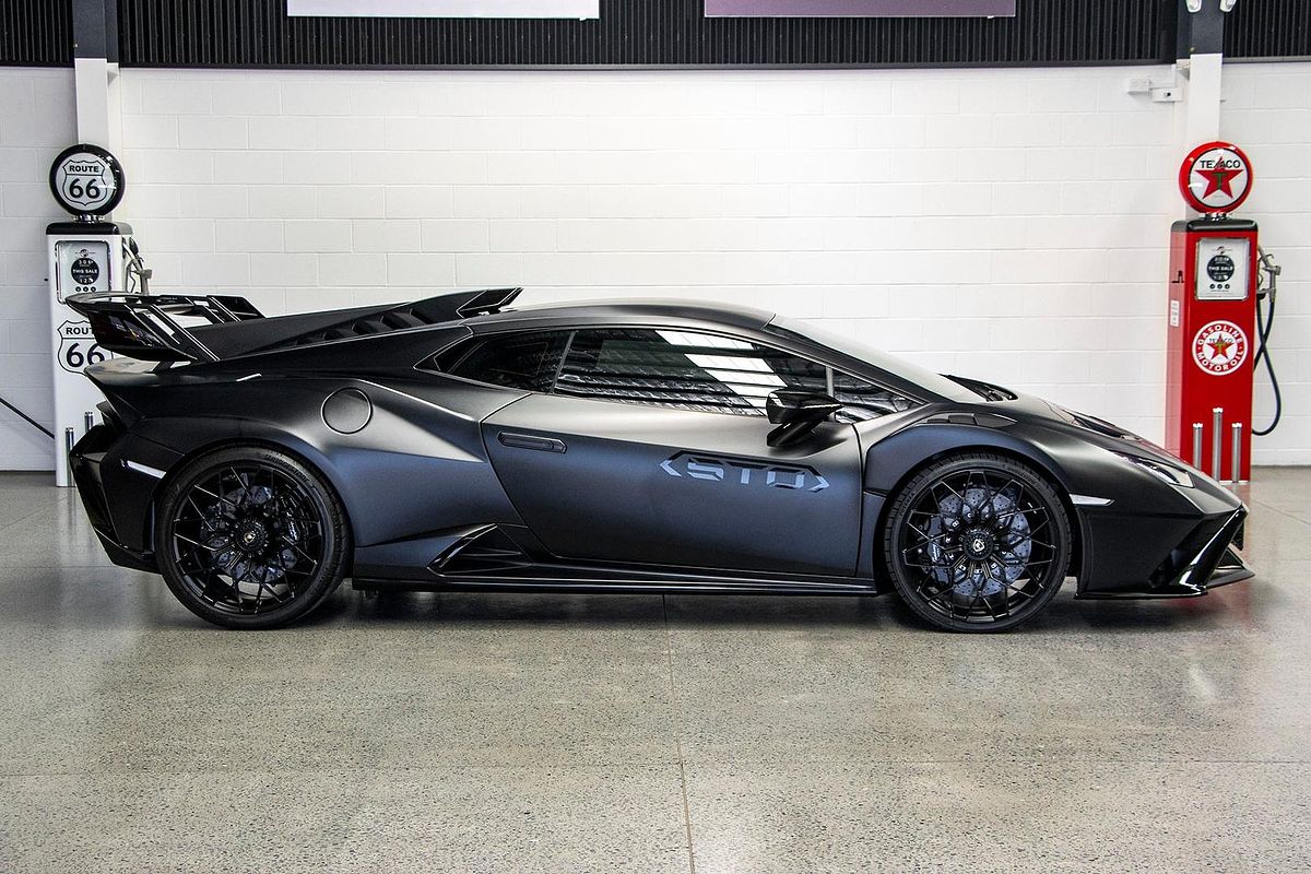 2023 Lamborghini Huracan STO 724