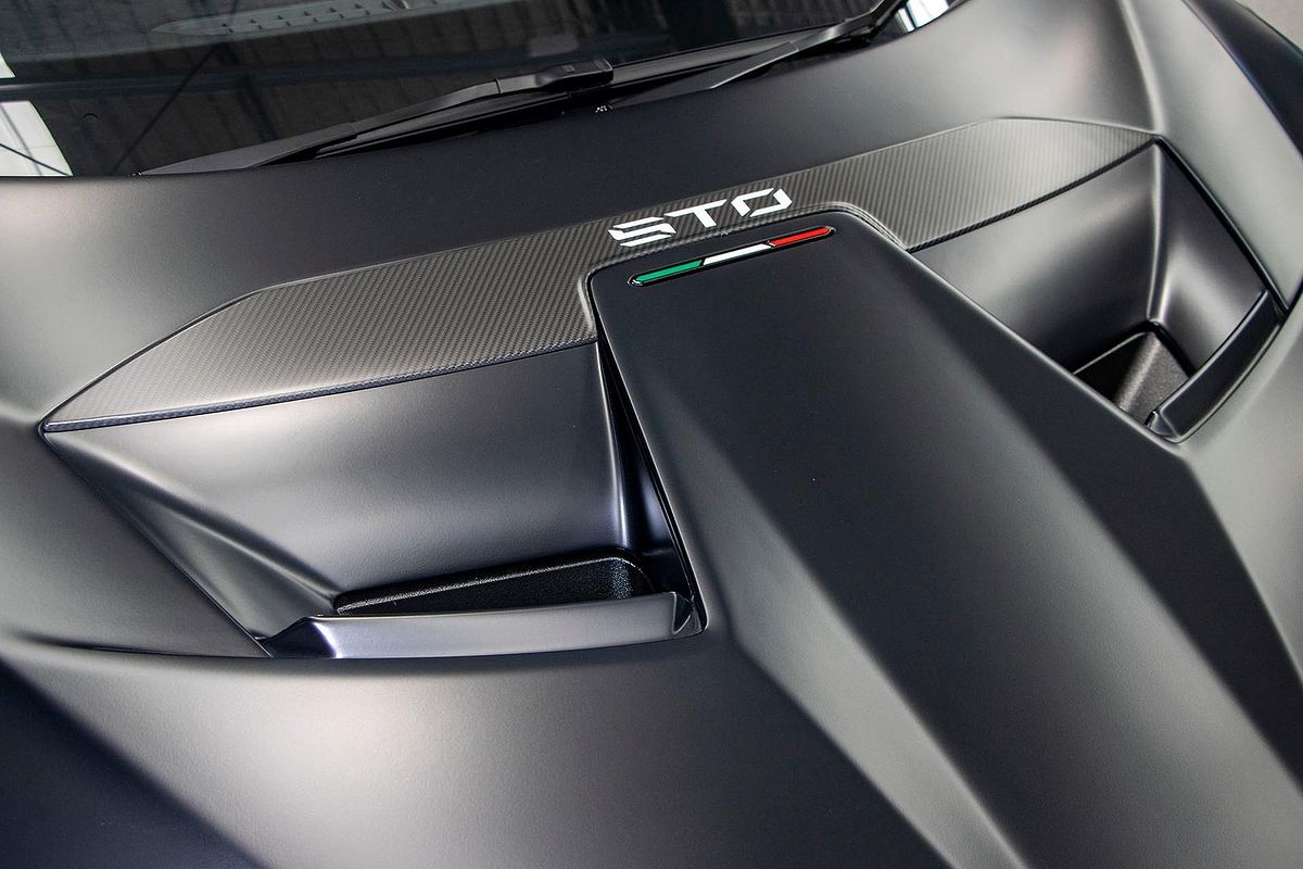 2023 Lamborghini Huracan STO 724