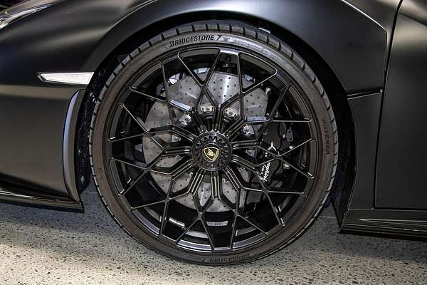 2023 Lamborghini Huracan STO 724