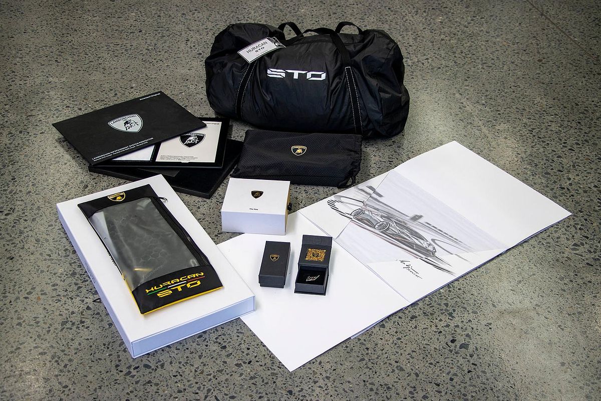 2023 Lamborghini Huracan STO 724