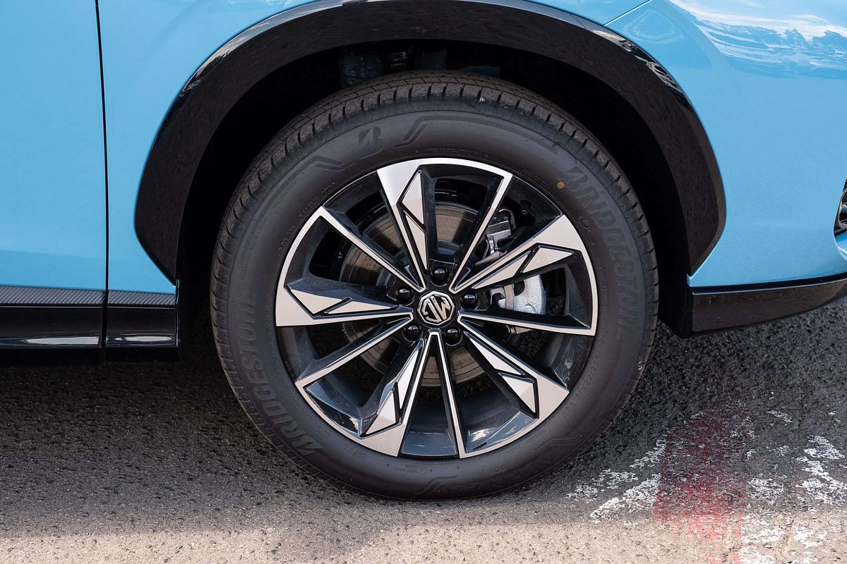 2025 MG HS Excite AS33